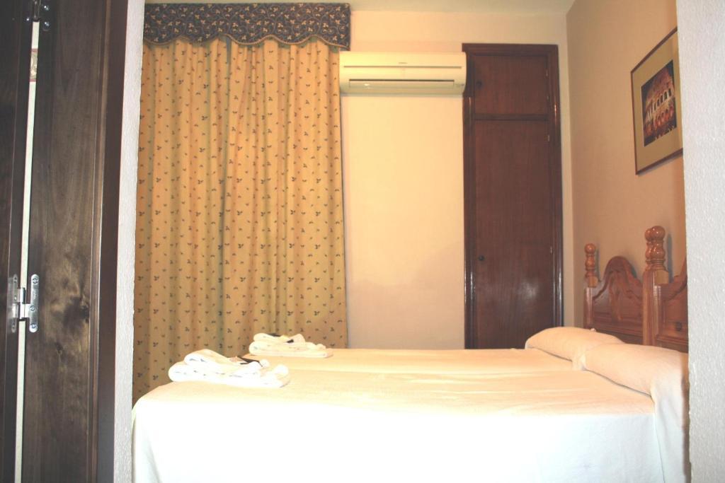 Hostal Carlos I La Linea de la Concepcion Ruang foto