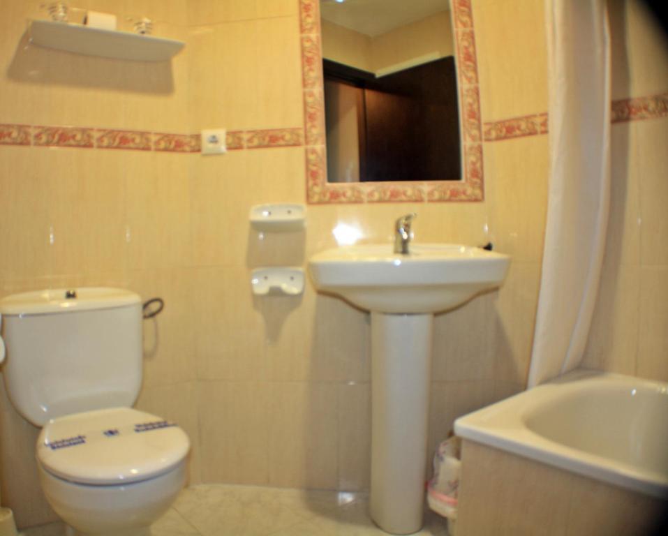 Hostal Carlos I La Linea de la Concepcion Ruang foto