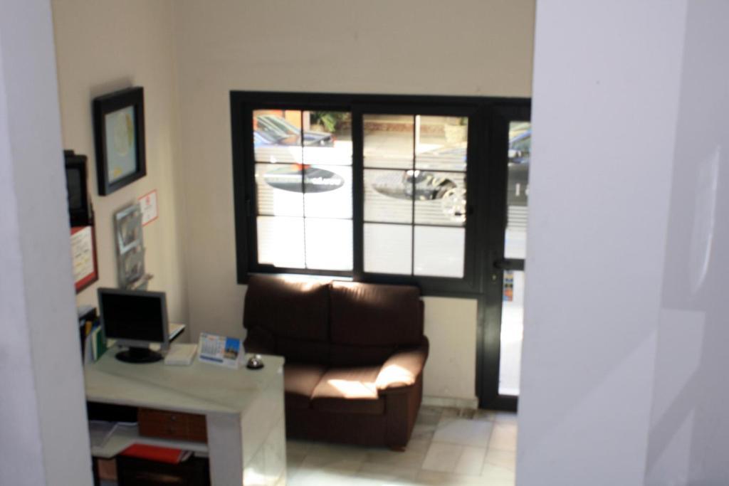 Hostal Carlos I La Linea de la Concepcion Bagian luar foto