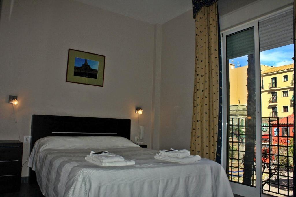 Hostal Carlos I La Linea de la Concepcion Ruang foto